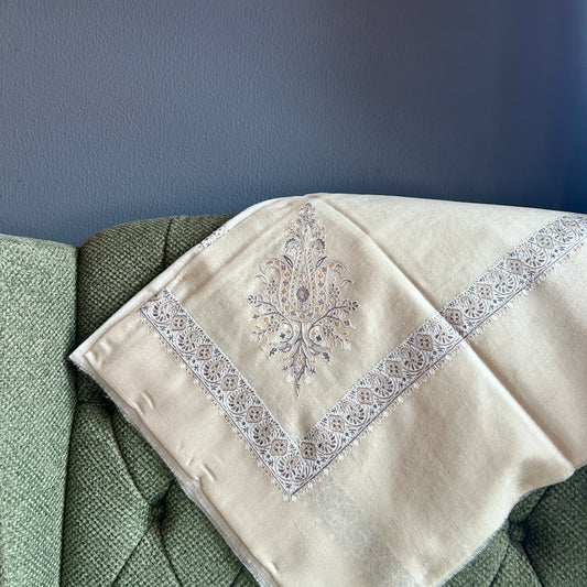 Beige & White Pastel Turma