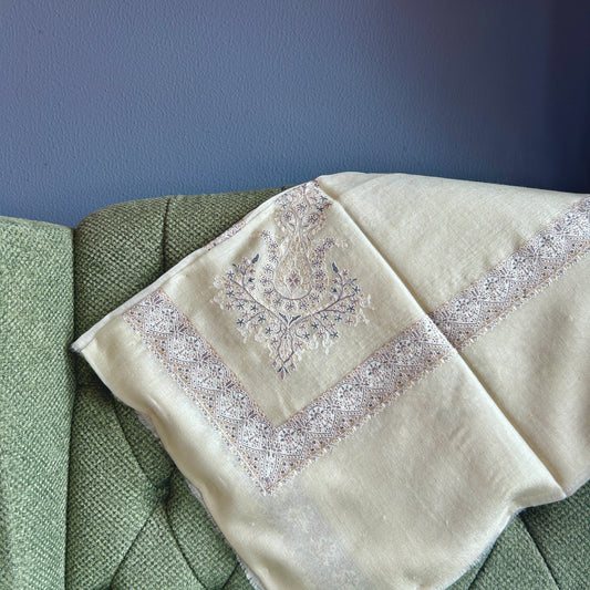 Beige & White Turma