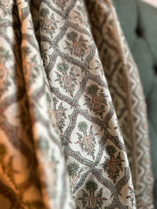 Antique White Fine Silk Jamawar on Pashmina