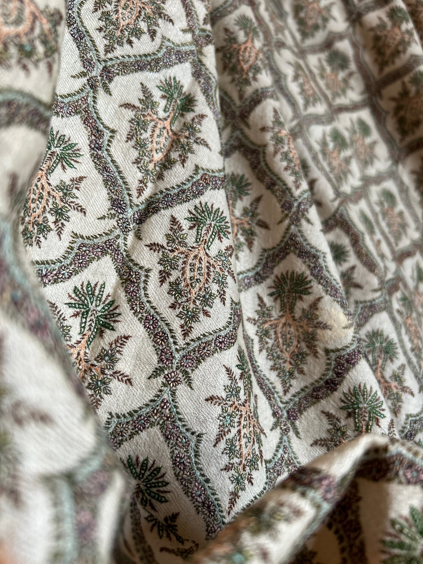 Antique White Fine Silk Jamawar on Pashmina